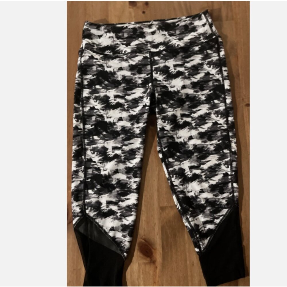 Pro Player Workout Capri Leggings Womens Size M Mesh Panel Abstract Black White